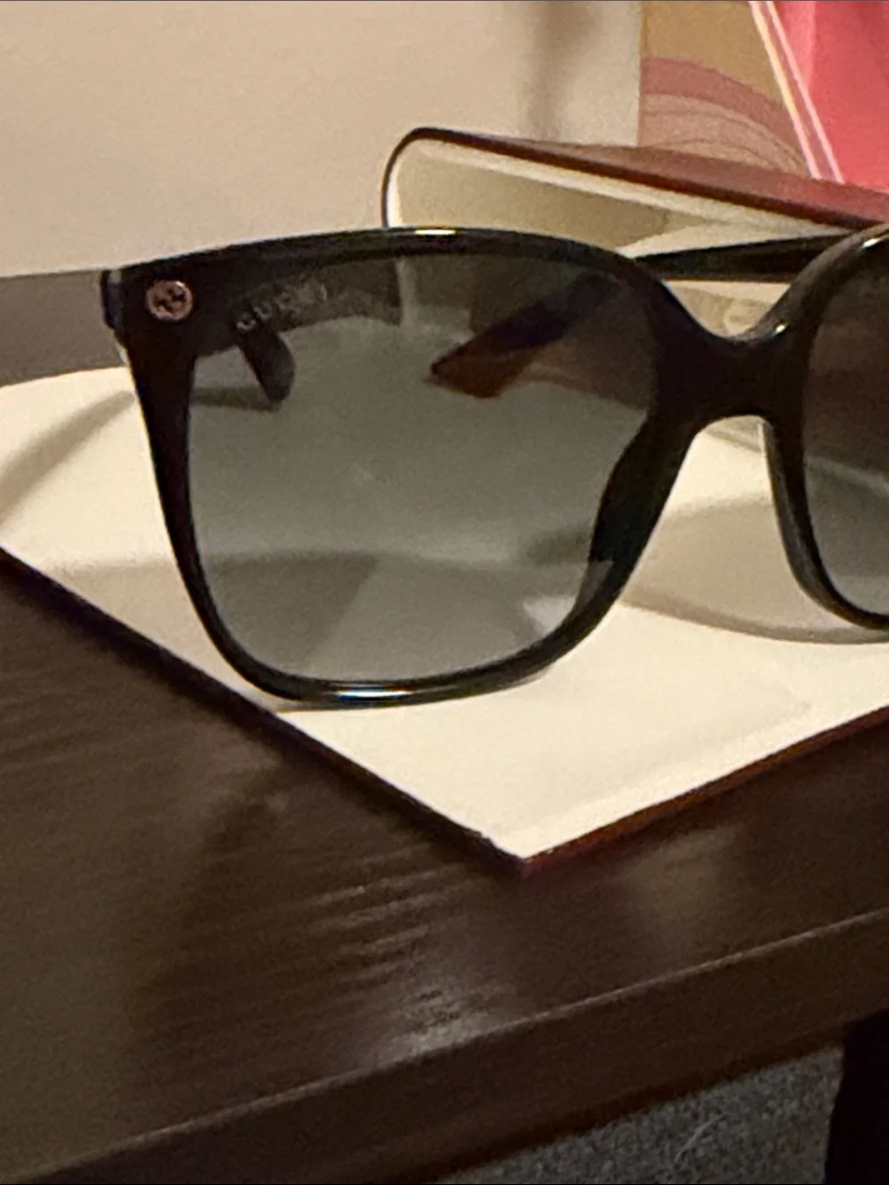 Gucci Cateye Square with red leather Gucci case